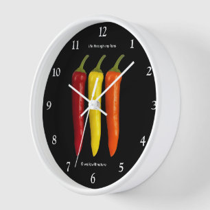 Ein buntes Trio der Banana-Paprikaschoten Wanduhr