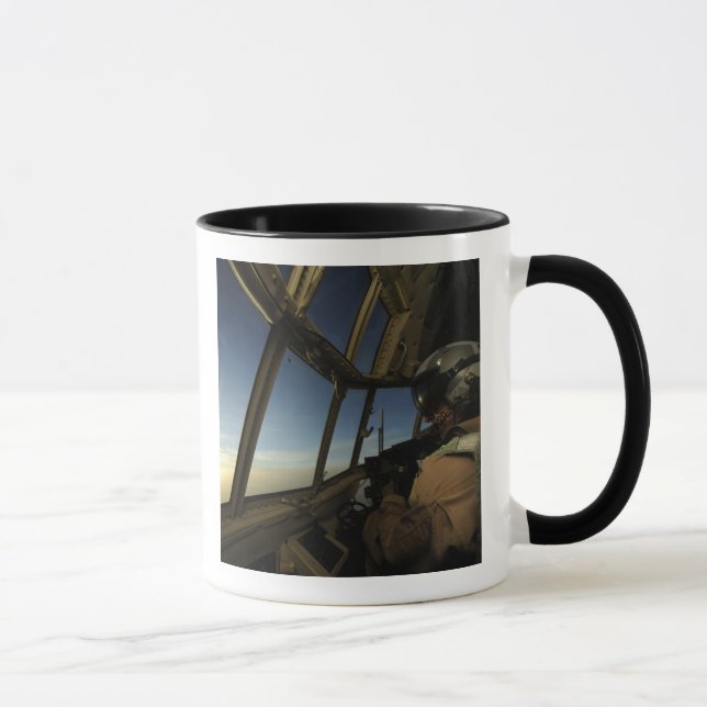 Ein C-130 Hercules Pilot scannt den Horizont Tasse (Rechts)