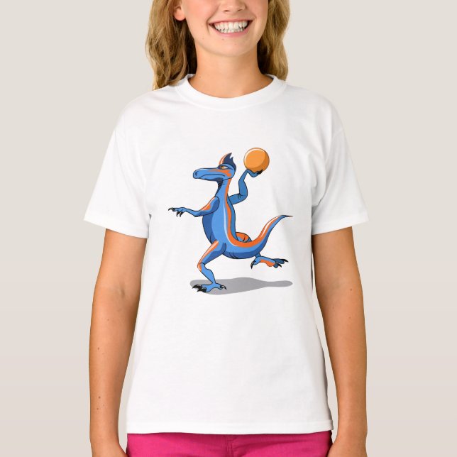 Ein Cartoon Iguanodon spielt Basketball. T-Shirt (Vorderseite)