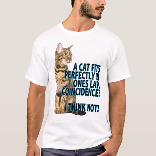 EIN CAT PASST TADELLOS IN EINE EINHÜLLEN. .PNG T-Shirt (Vorderseite)