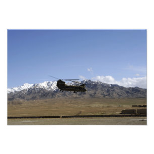 Ein CH-47 Chinook startet Fotodruck