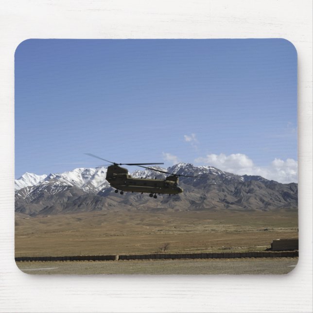 Ein CH-47 Chinook startet Mousepad (Vorne)