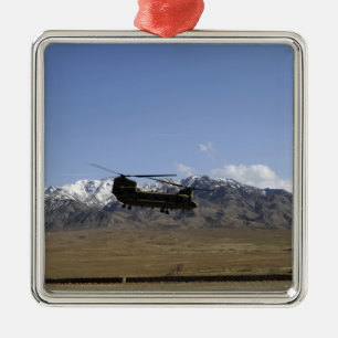 Ein CH-47 Chinook startet Ornament Aus Metall