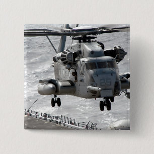 Ein CH-53E Superstallionshubschrauber Button
