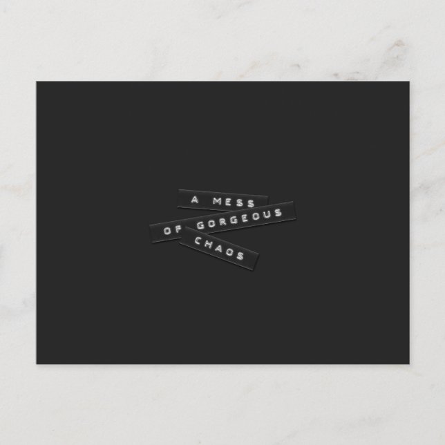 Ein Chaos, in dem das Chaos mit Labels verschleier Ankündigungspostkarte (Vorderseite)