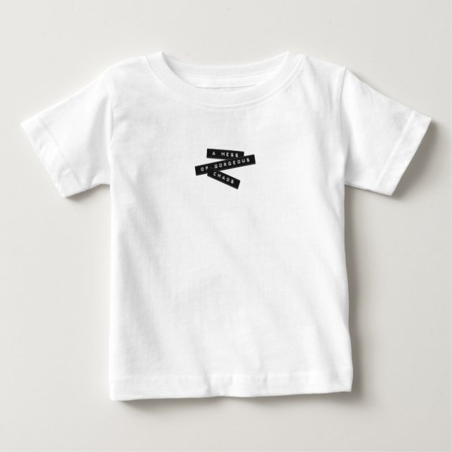 Ein Chaos, in dem das Chaos mit Labels verschleier Baby T-shirt (Vorderseite)