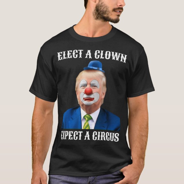 Ein Clown, der einen Zirkus erwartet, impliziert,  T-Shirt (Vorderseite)