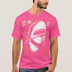 Ein Cooler Hai, der auf einer Flute Musik spielt T-Shirt