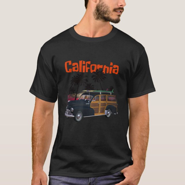 Ein cooler klassischer Holzstil - Surfwagen im Kal T-Shirt (Vorderseite)