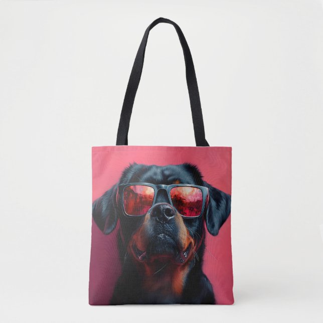 Ein cooler Rottweiler mit Sonnenbrille (Vorderseite)