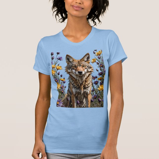 Ein Coyota, umgeben von Wildblumen der Frühjahrswi T-Shirt (Vorderseite)