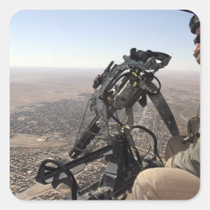 Ein Crewleiter sucht nach misstrauischer Tätigkei Quadratischer Aufkleber