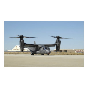 Ein CV-22 Osprey bereitet den Start vor Fotodruck