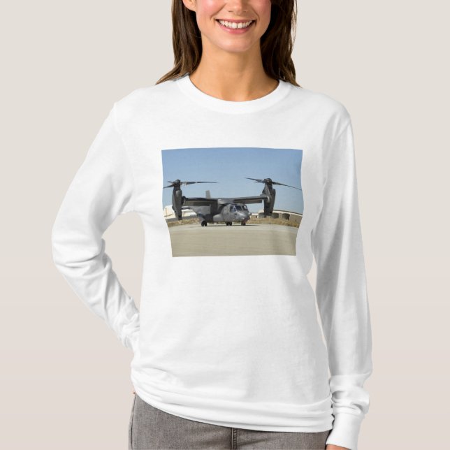Ein CV-22 Osprey bereitet den Start vor T-Shirt (Vorderseite)