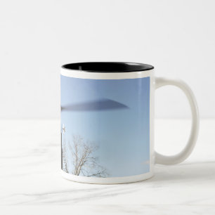 Ein CV-22 Osprey bereitet sich auf den Start vor Zweifarbige Tasse