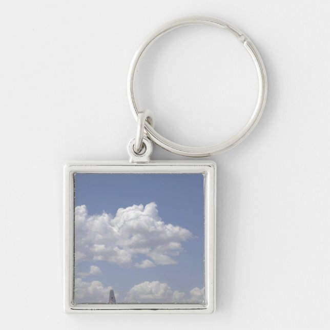 Ein CV-22 Osprey fliegt über einem C-130 Herkules Schlüsselanhänger (Vorne)