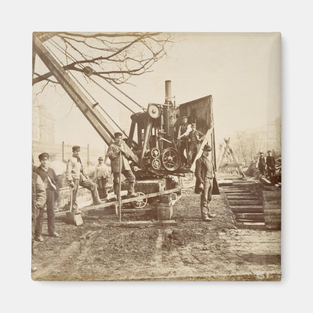 Ein Dampfkran, der während des Gebäude von Magnet (Vorne)