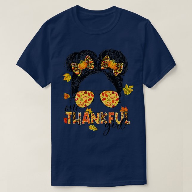 Ein dankbares Mädchen Messy Bun Funny Fall Herbst  T-Shirt (Design vorne)