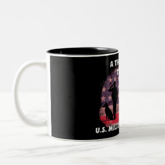 Ein Dankeschön an unseren US-Militärveteran Zweifarbige Tasse