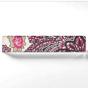 Ein dekoratives Paisley-Design mit lebendigem Rot Namensplakette
