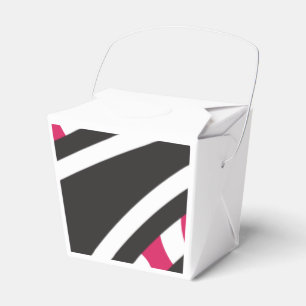 Ein dekoratives Paisley-Design mit lebhaftem Rot u Geschenkschachtel