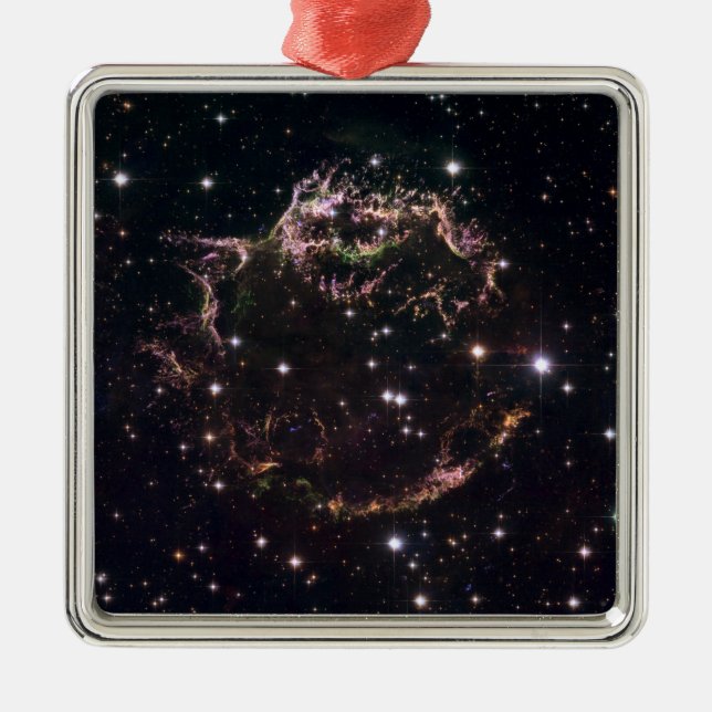 Ein detaillierter Blick auf die geschlagenen Überr Silbernes Ornament (Vorne)