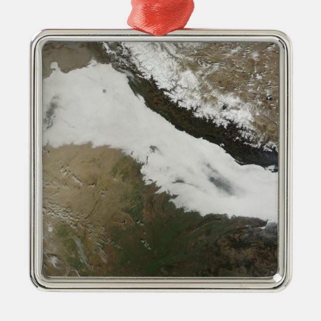 Ein dicker Ufer niedriger Wolken Ornament Aus Metall (Vorne)