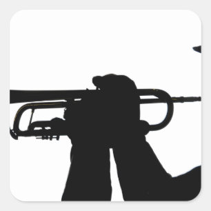 Ein Dienstmitglied spielt eine Melodie Quadratischer Aufkleber