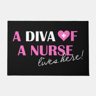 "Ein Diva einer Krankenschwester lebt hier!"  Fußmatte