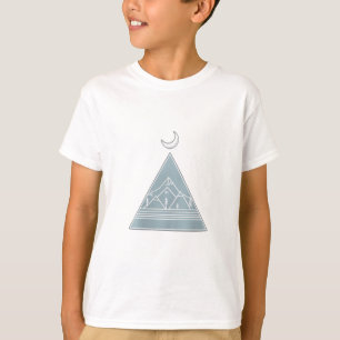 Ein Dreieck mit einem Berg und Mond darin T-Shirt