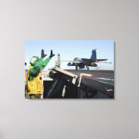 Ein EA-6B Prowler startet vom Cockpit