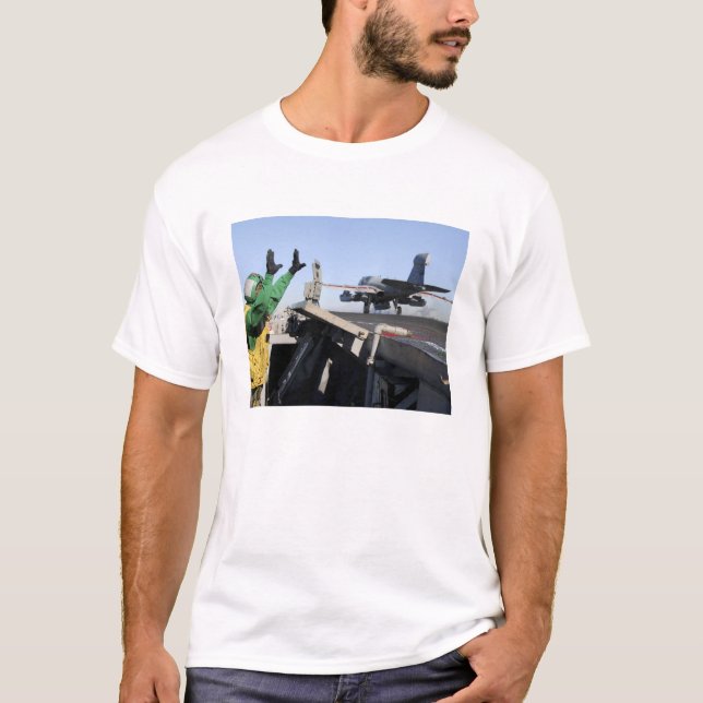 Ein EA-6B Prowler startet vom Cockpit T-Shirt (Vorderseite)
