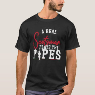 Ein echter Scotsman spielt die Pipes T-Shirt