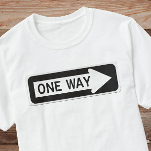 Ein einseitiges schwarz-weißes Straßenschild T-Shirt