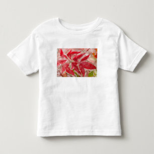 Ein Eissturm im Winter, der die Blätter von Kleinkind T-shirt