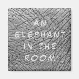 Ein Elefant in einem Foto mit weißem Text auf der Magnet