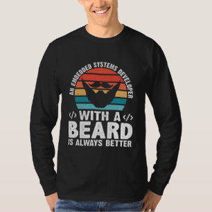 Ein Embedded Systems Entwickler mit Bart ist immer T-Shirt