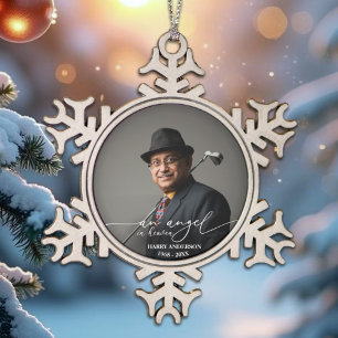 Ein Engel im himmelblauen und weißen Foto Schneeflocken Zinn-Ornament