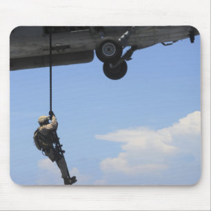 Ein explosiver Verordnungsbeseitigungstechniker Mousepad