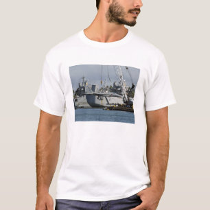 Ein F-15 Eagle erhält einen Aufzug von einem T-Shirt