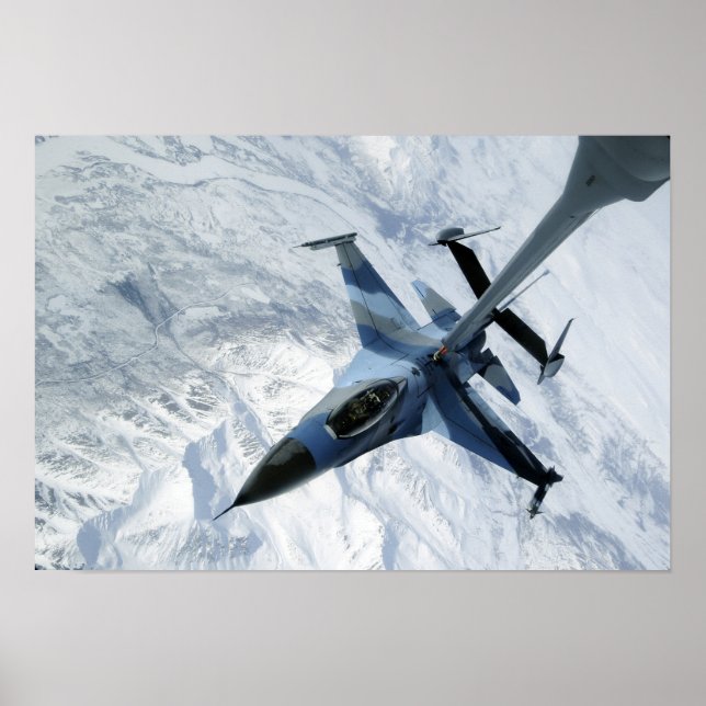 Ein F-16 Aggressor sitzt in Kontaktposition Poster (Vorne)