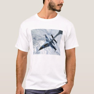 Ein F-16 Aggressor sitzt in Kontaktposition T-Shirt
