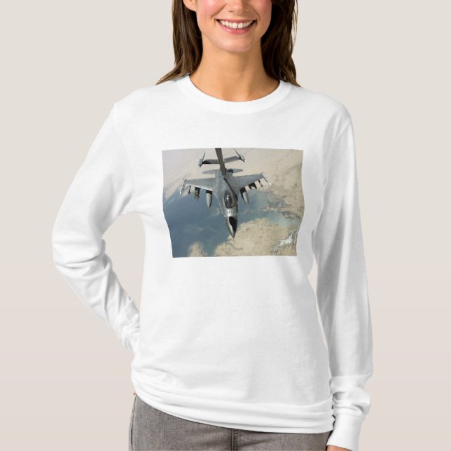 Ein F-16-Kämpffalken schürt T-Shirt (Vorderseite)