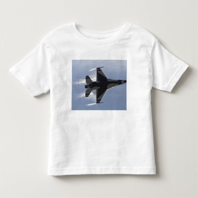 Ein F-16-Kampffalken zieht hohe Gs Kleinkind T-shirt (Vorderseite)