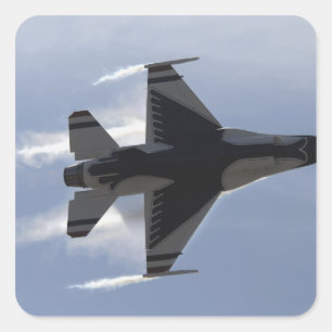 Ein F-16-Kampffalken zieht hohe Gs Quadratischer Aufkleber
