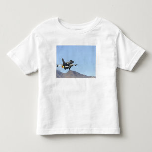 Ein F-16E von Arabische Emirate Kleinkind T-shirt