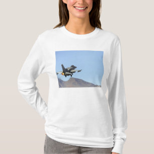 Ein F-16E von Arabische Emirate T-Shirt