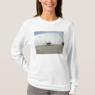 Ein F-18-Flugzeug T-Shirt