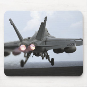 Ein F/A-18E Super Hornet startet Mousepad