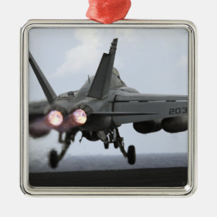 Ein F/A-18E Super Hornet startet Silbernes Ornament